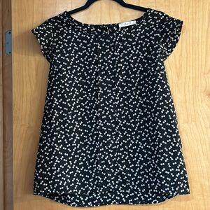 Adorable black top, bow print